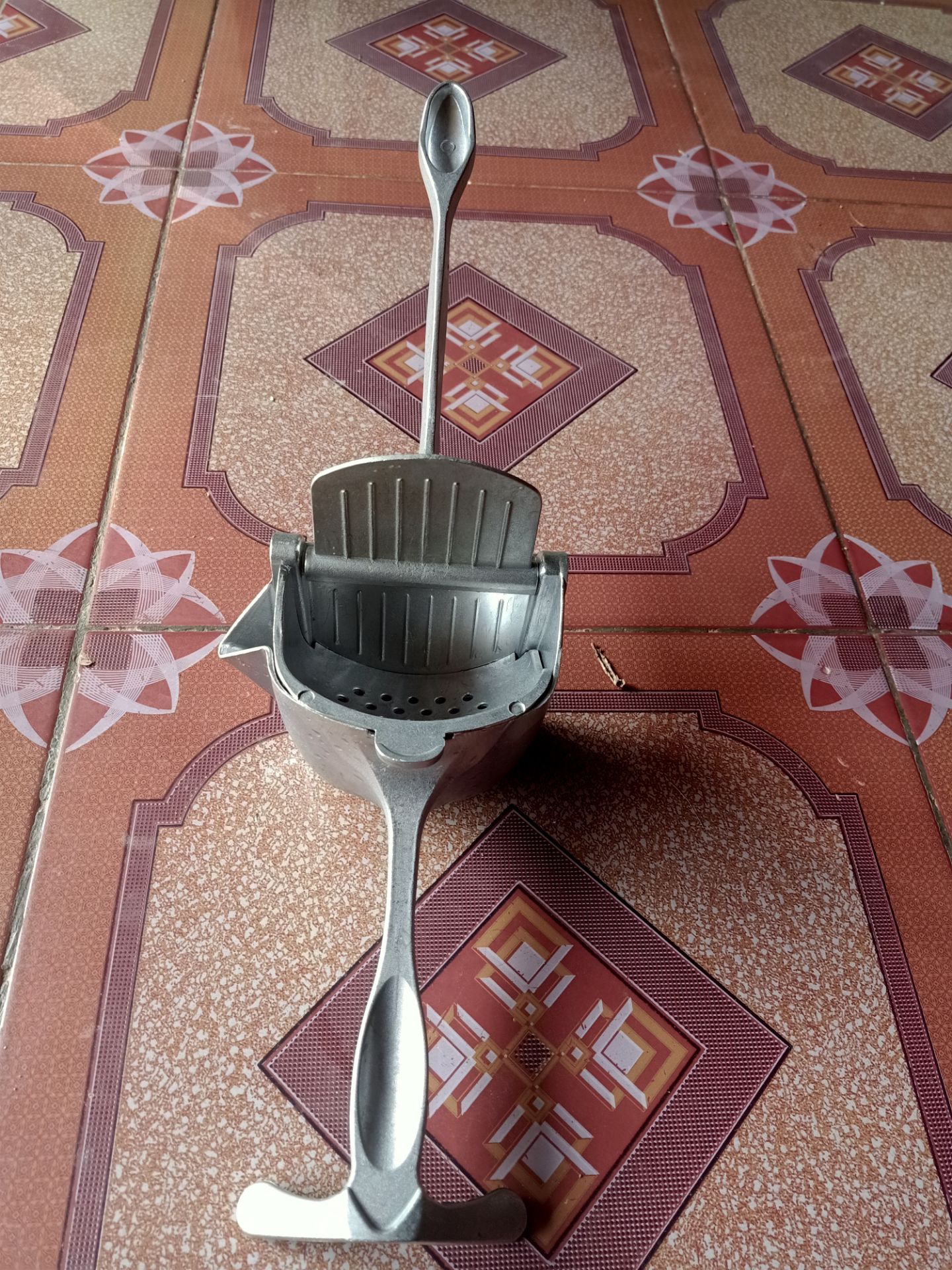 hàng tạm ổn, giao hàng cực nhanh khuyết một vấn đề nho nhỏ, bã bị đẩy lên mặt nắp, Tuy nhiên vẫn cho shop 4*và tiếp tục ủng hộ shop,,,