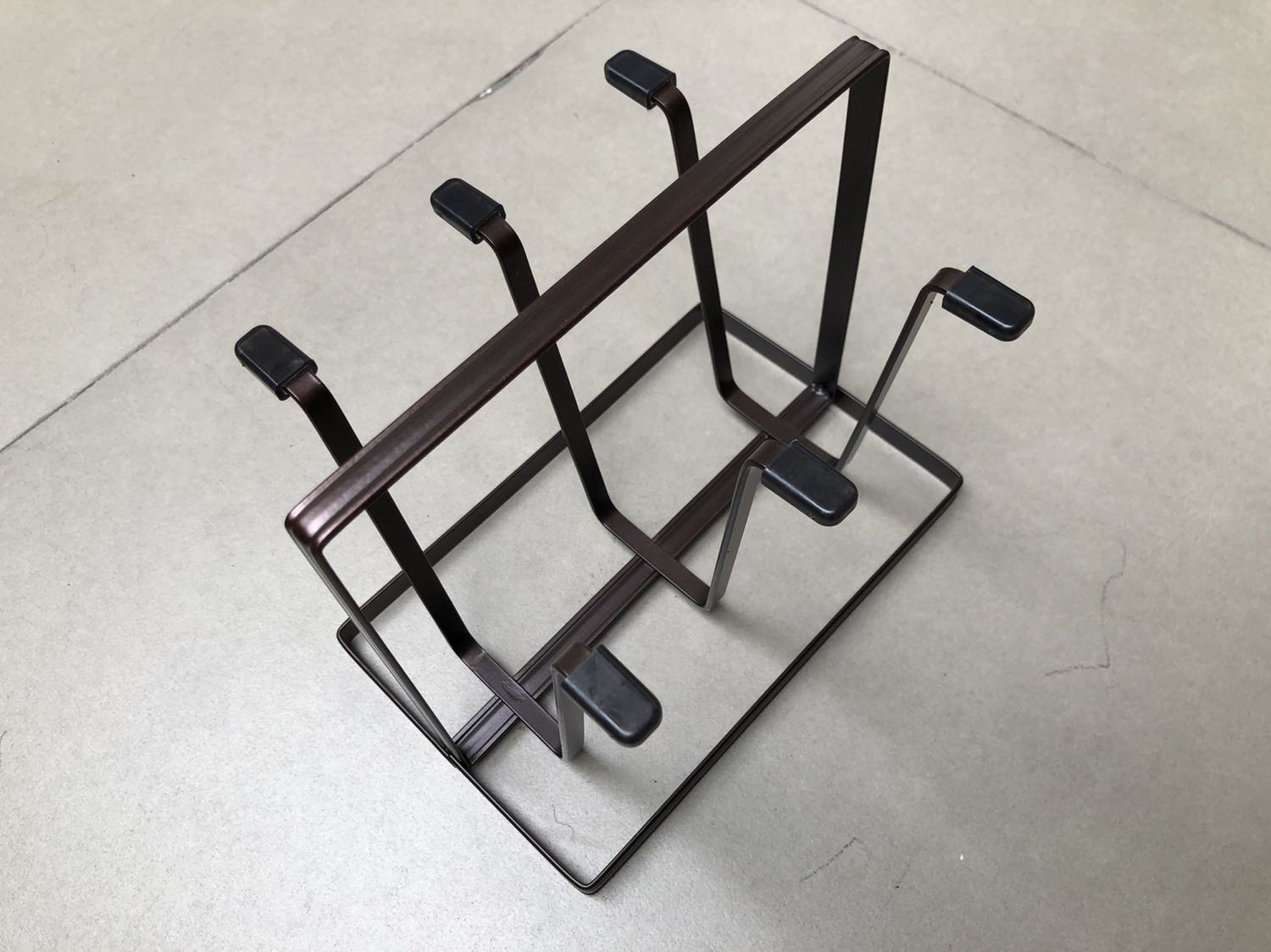 Hoàn thiện khá tốt, nhưng màu thực tế là nâu đậm chứ không phải đen các bạn nhé!