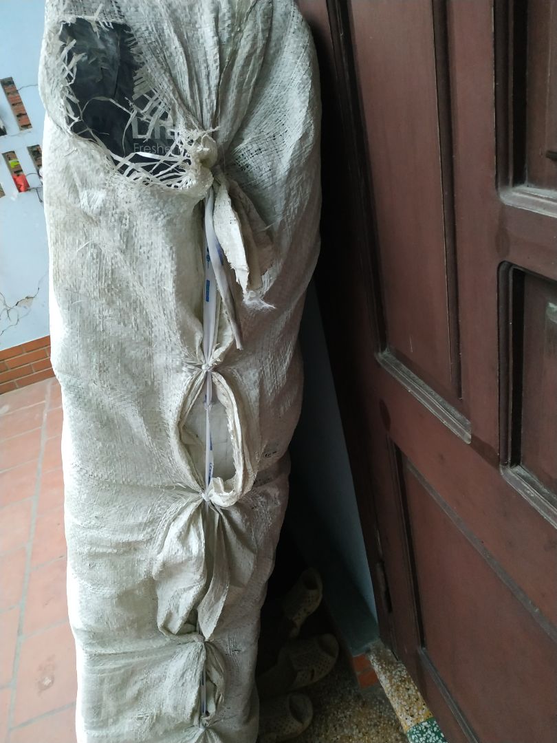 Giao trễ mấy ngày so với dự nhưng Tiki hỗ trợ giao hàng cồng kềnh tốt, thẻ bảo hành 10 năm.