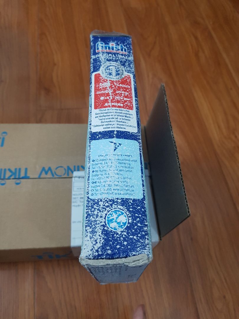 Đã nhận hàng, vỏ hộp bị ngấm nước trước đó nên bị nổ rộp, cũ kĩ, ko có HSD. Không hài lòng với chất lượng sản phẩm với giá tiền mua.