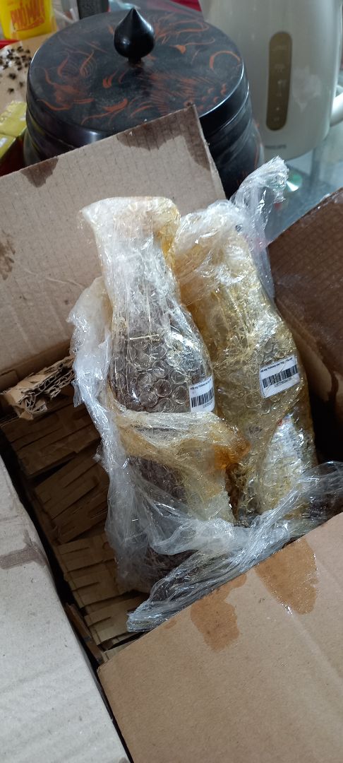 mua 2 chai khi nhan xong mở ra bể hết 1 chai