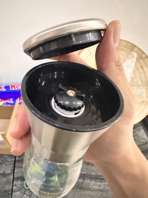 Cứng cáp, đẹp, vừa tay, xay hạt ko mịn lắm nhưng cũng ok