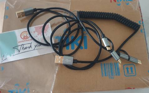 Sáng ngày ra phát hiện dây xạc mua tháng 3 không vào điện, vội vào đặt. Chỉ thấy 164k 2 đầu xạc giao trước 14h là chốt luôn. Khi nhận thì hóa ra 2 dây xạc luôn. Vậy là có thêm 1 cái mang lên CQ. Tạm cho Shop 5* nhé