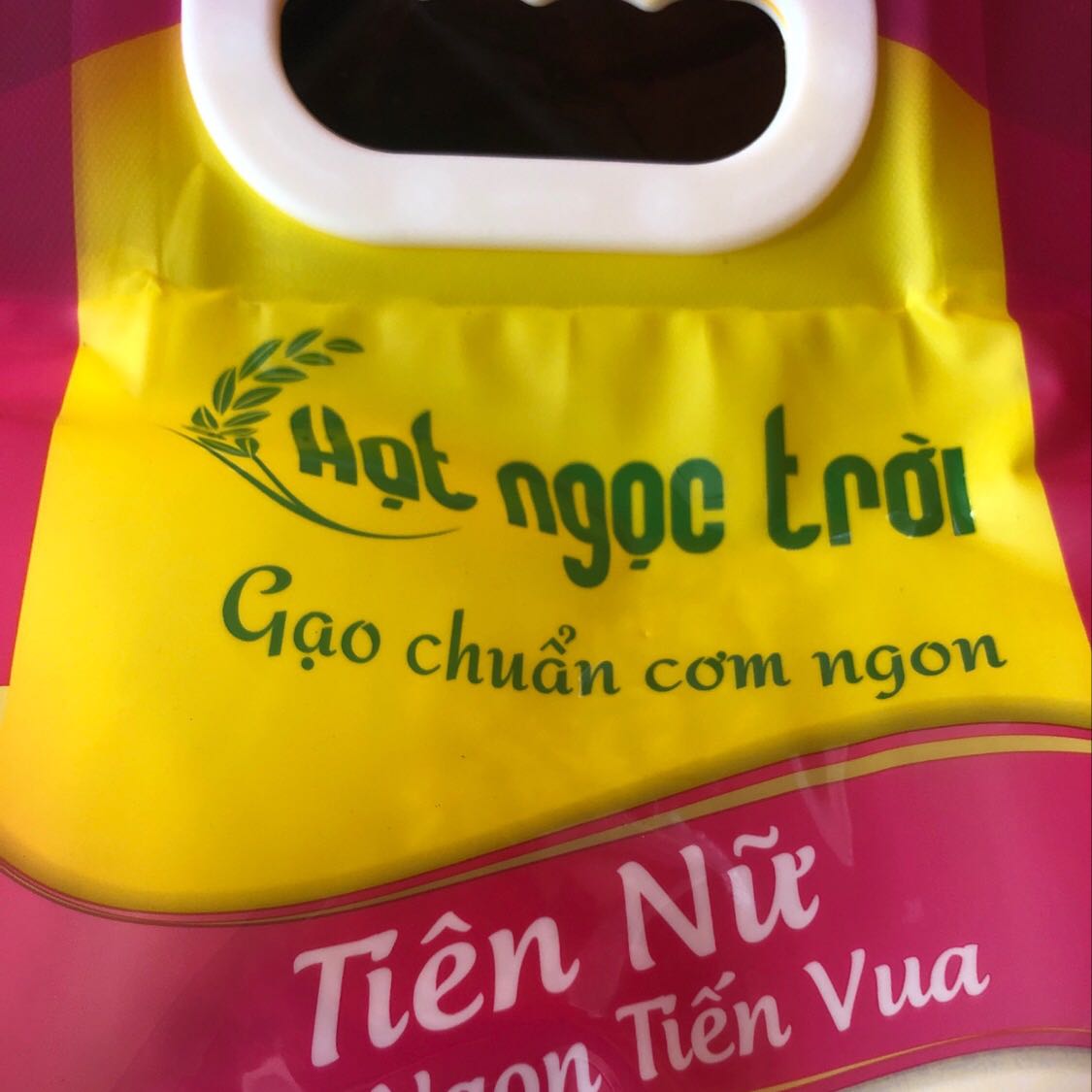 Giao hàng nhanh. Đúng hàng. Gạo thơm và ngon Giao hàng nhanh. Đúng hàng. Gạo thơm và ngon