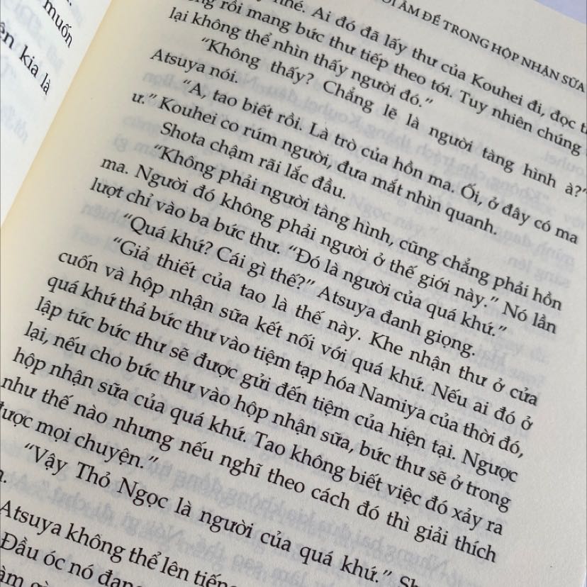 Sách thật sự rất hay ạ
Mình đã đọc xong chưa tới 1 tuần.  Với mình mà nói đây là quyển sách hấp dẫn nhất trong năm nay tính đến thời điểm này của mình. 
Những câu chuyện trong bài học. Những nhân vật trong câu chuyện. Đâu đó đều có mối liên kết đến lạ thường. Mình rất tâm đắc quyển sách này.