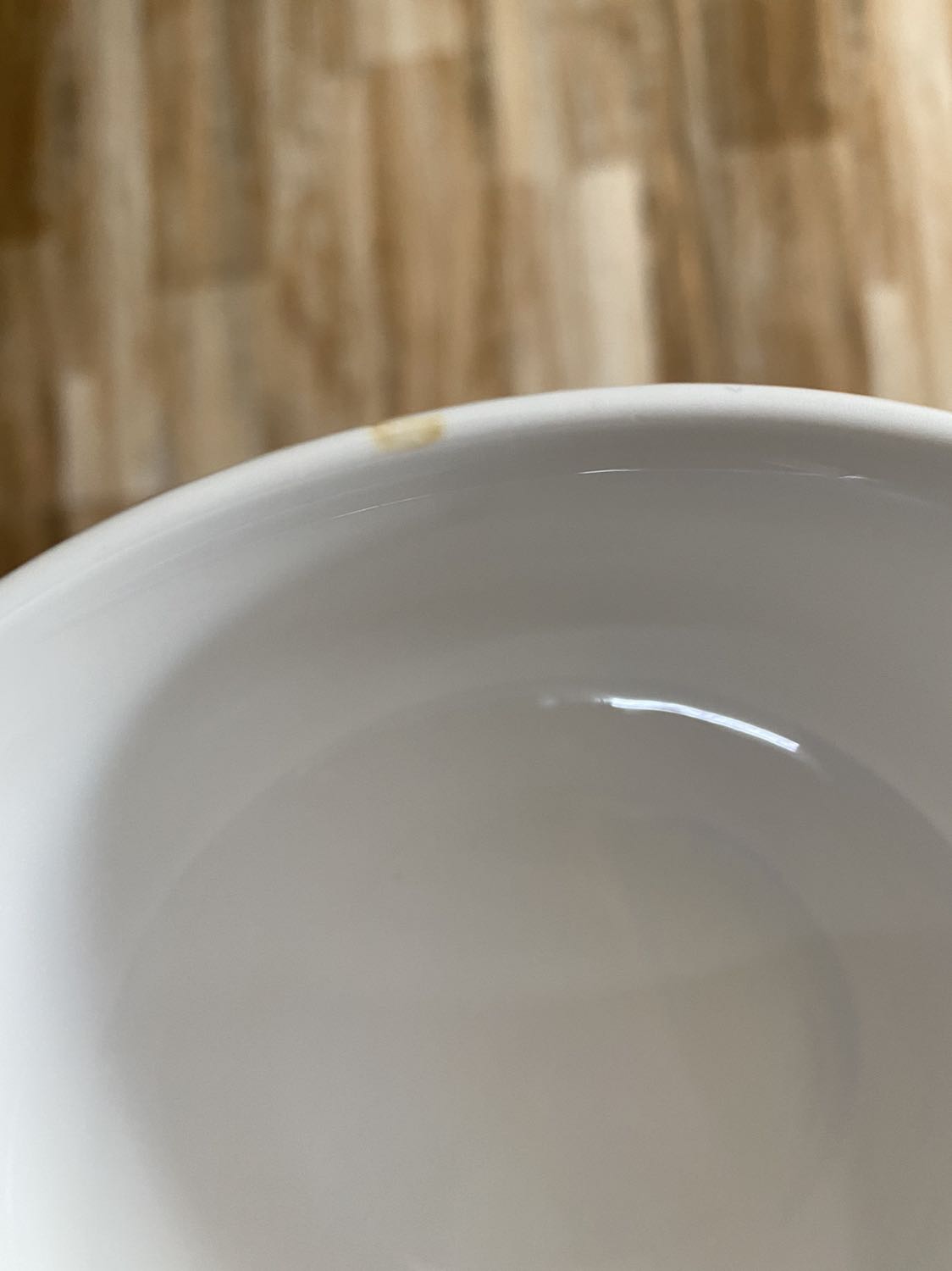 Đừng mua kẻo hối hận. Kệ chén bị rỉ xét rất nhiều sẽ làm chén bị có vết ố vàng lên chén chà rửa rất mệt mỏi mà không hết. Lại phải tốn tiền mua kệ mới, thật sự thất vọng với sản phẩm này!