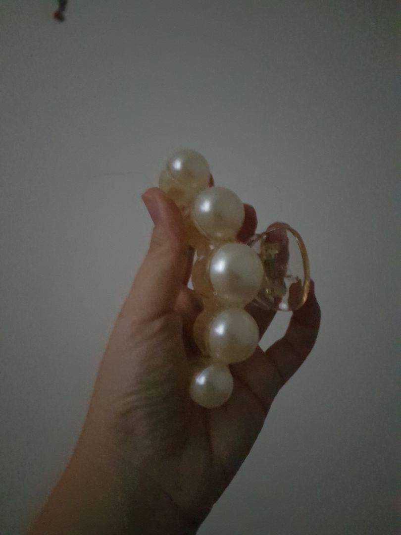 Thiết kế đẹp mắt. bạn nào hay sử dụng kẹp càng cua là sẽ thích độ giữ búi tóc của ẻm. Kẹp giữ tóc chắc chắn. kẹp đi chơi hay ở nhà đều phù hợp! Tặng 5 sao cho shop! sẽ tiếp tục ủng hộ ⭐⭐⭐⭐⭐