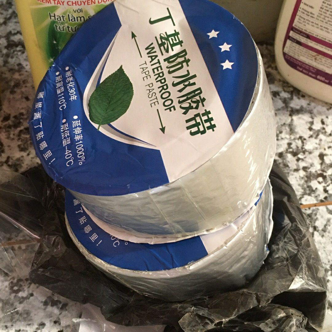 cơ bản mình thấy băng dán này tốt hơn chai xịt chống thấm. hàng đúng quảng cáo. thời gian giao hàng nhanh