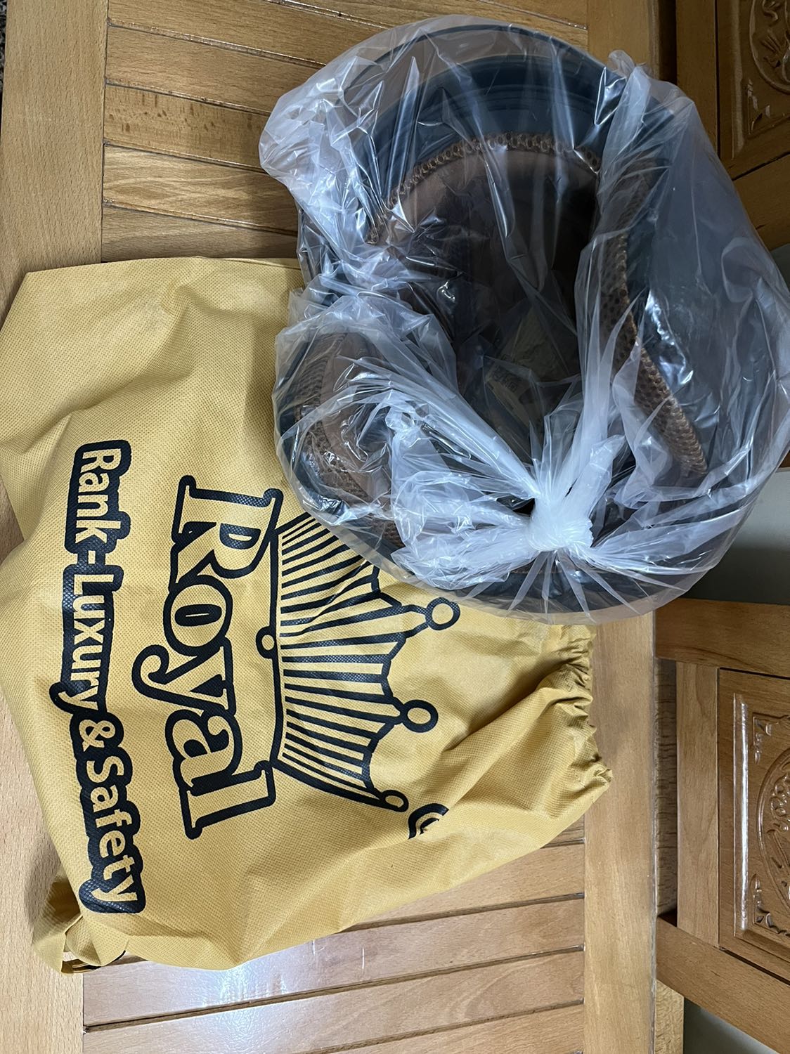 Mũ nhìn đẹp và chắc chắn hơn mình nghĩ. Màu sắc, kiểu dáng rất ưng ý. Shop đóng gói chắc chắn, cẩn thận. Mua hôm 11.11 lại còn được Tiki giảm giá nữa chứ. Rất hài lòng!