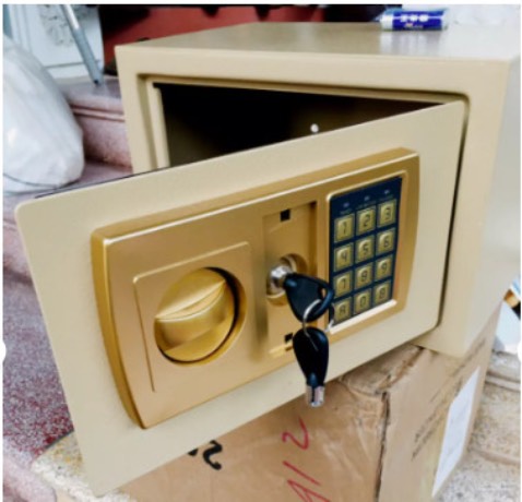 Két dầy dặn, màu đẹp, rất dễ sử dụng đựng sổ đỏ, giấy A4 ok nhé, kích thước khá rộng nên mua nhé