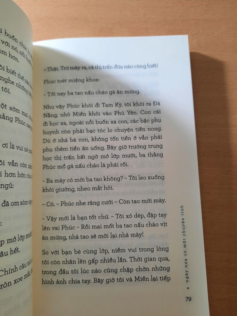 bìa đẹp lắm lun á chời ơi, chất giấy cực mịn, font chữ đẹp lắm, có bookmark nữa, nội dung mình chưa đọc nma đọc review thấy hay í nên mua