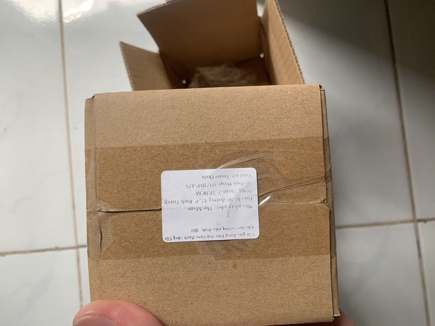 Đặt giao siêu tốc 2h, phí ship cao hơn nhiều nhung 2 ngày sau mới nhận được hàng.
Tuy nhiên hàng như hình. Đóng gói cần thận, có nt rất khó chịu, định đánh giá thấp nhưng shop đã trả lời và xin lỗi rất thật lòng là do dịch nên tiki trục trặc khi giao hàng nên thôi cho 4 sao hoan hỷ.