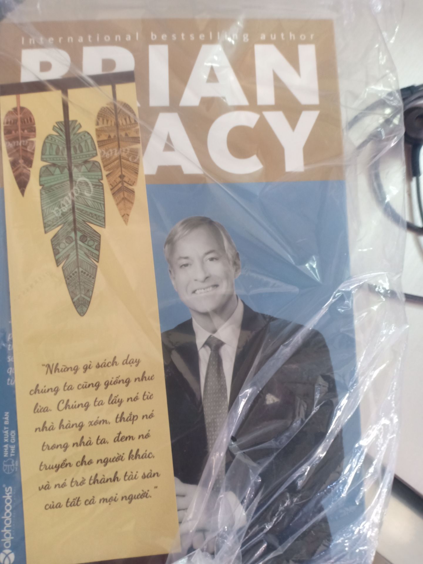 shop giao lộn sản phẩm mình đặt sách " tôi đã kiếm 2000000 đô từ thị trường chứng khoán " nhưng shop lại giao lộn sản phẩm khác. Mong shop đổi lại giúp mình