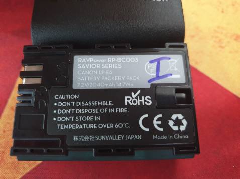 Pin đường nét hoàn thiện tốt, chắc chắn, cầm đầm tay hơn pin zin. Bộ sạc sử dụng nguồn USB - Micro khá tiện lợi khi đi chơi. Sẽ ủng hộ shop trong thời gian tới.