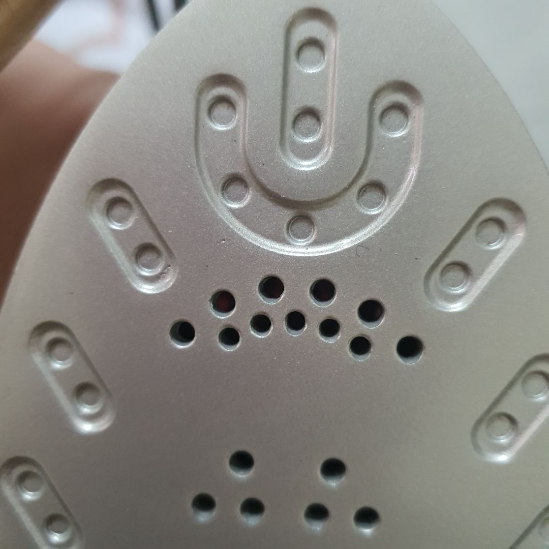 sản phẩm cầm chắc tay, là tạm ổn, hơi nước yếu phù hợp với vải mỏng thôi, mặt đế hoàn thiện chưa sắc sảo, mang đi du lịch sẽ tiện vì nhỏ gọn. tikinow ship rất nhanh