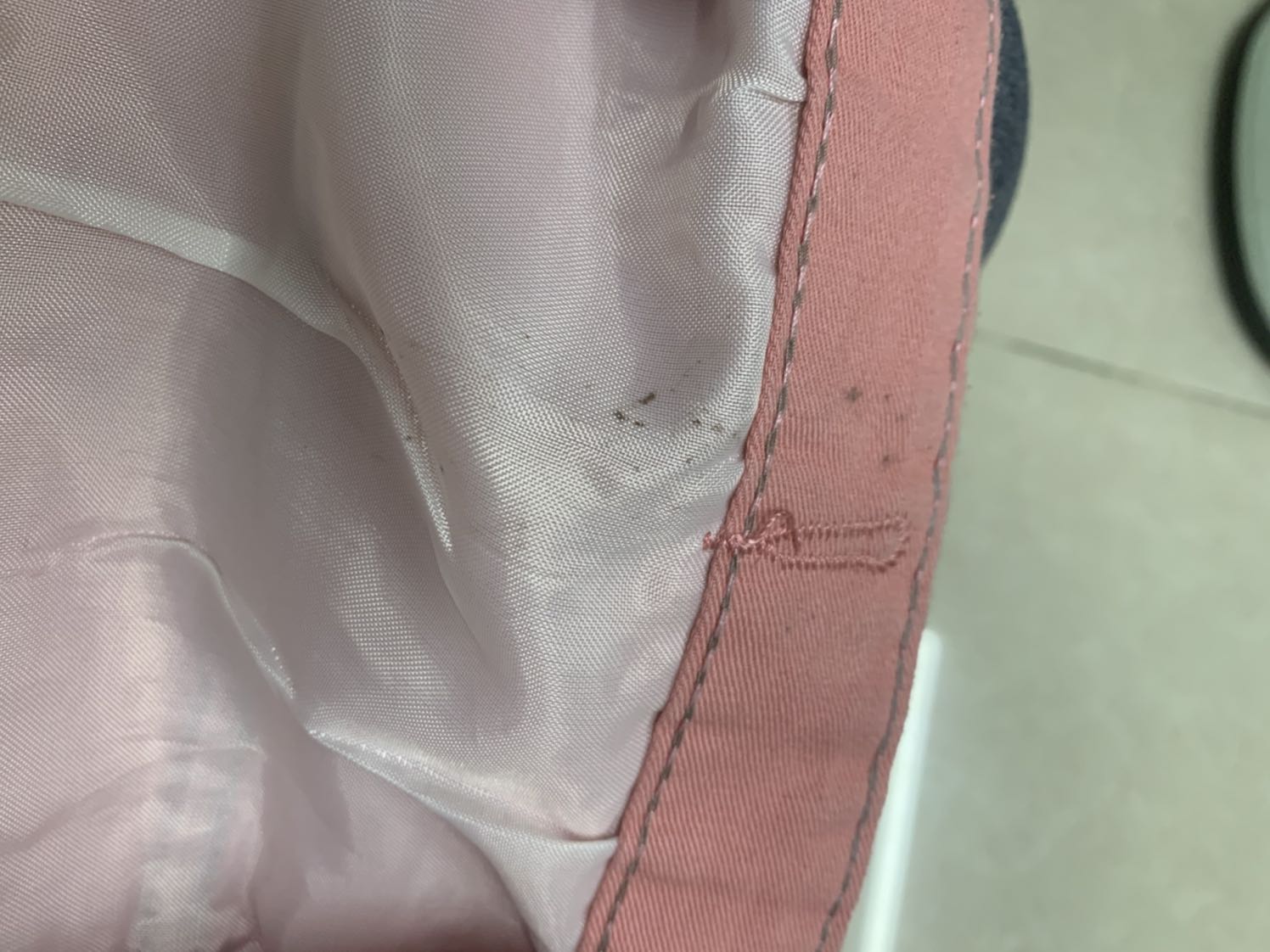 Giao mà dơ như vậy? Chỉ thừa thì ko nói mà bám bẩn. Đổi cho mình cái khác đi bạn ơi