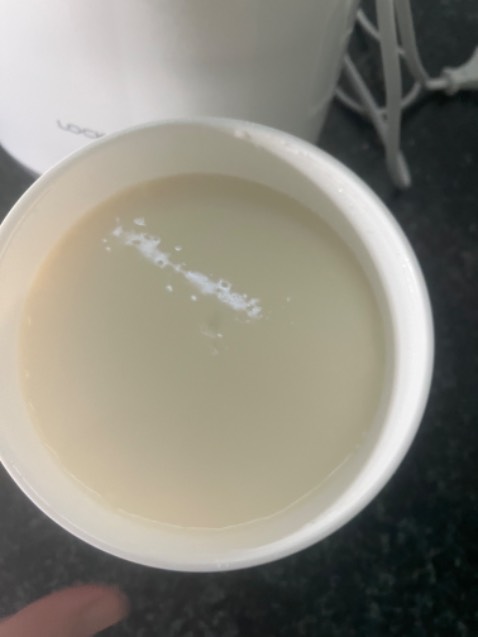 Mọi người cmt bảo máy nóng, mình cắm điện 8h thấy có nóng máy đâu, làm ra thì thấy khá là đep, bỏ tủ lạnh múc miếng ăn, hôm sau thì thấy có ra nước Mọi người cmt bảo máy nóng, mình cắm điện 8h thấy có nóng máy đâu, làm ra thì thấy khá là đep, bỏ tủ lạnh múc miếng ăn, hôm sau thì thấy có ra nước