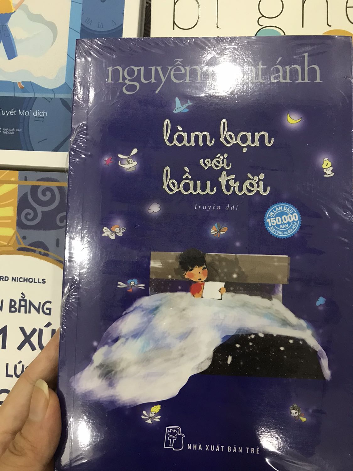 Định đọc xong hết rồi Review nhưng thôi, chỉ biết nói là quá dễ thương và giao hàng quá nhanh.
Cảm ơn Tiki vì những cuốn sách 🥰
Mình đã quá mấy cái tuổi dùng mấy thứ tặng kèm này rồi nhưng mà đc tặng vẫn thấy thích, cảm giác tuổi thơ mộng mơ gì đâu à 😜