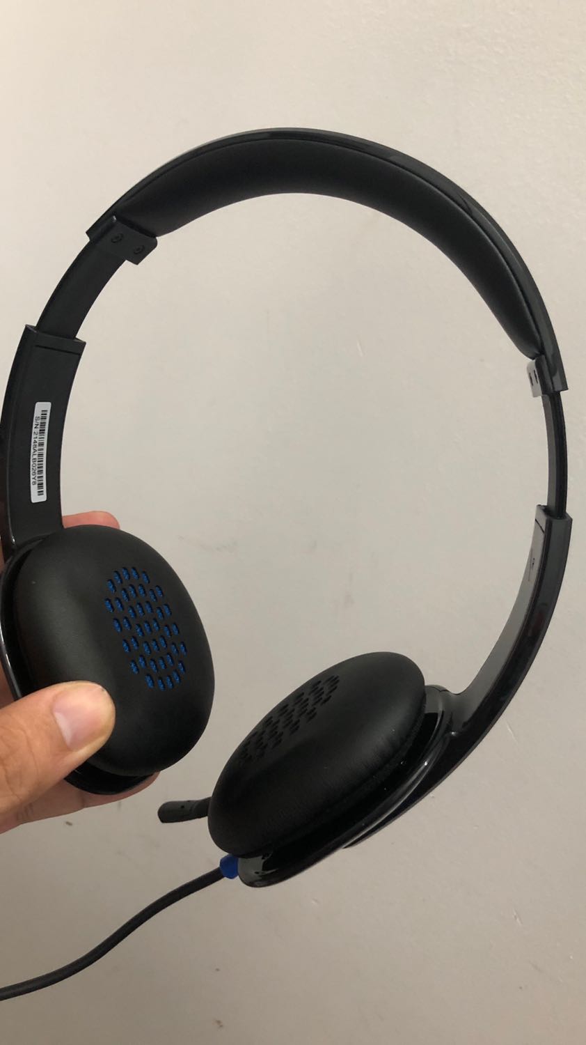 Sản phẩm tốt, to rõ, Mic tốt

Nhược điểm: đeo lâu hơi đau tai