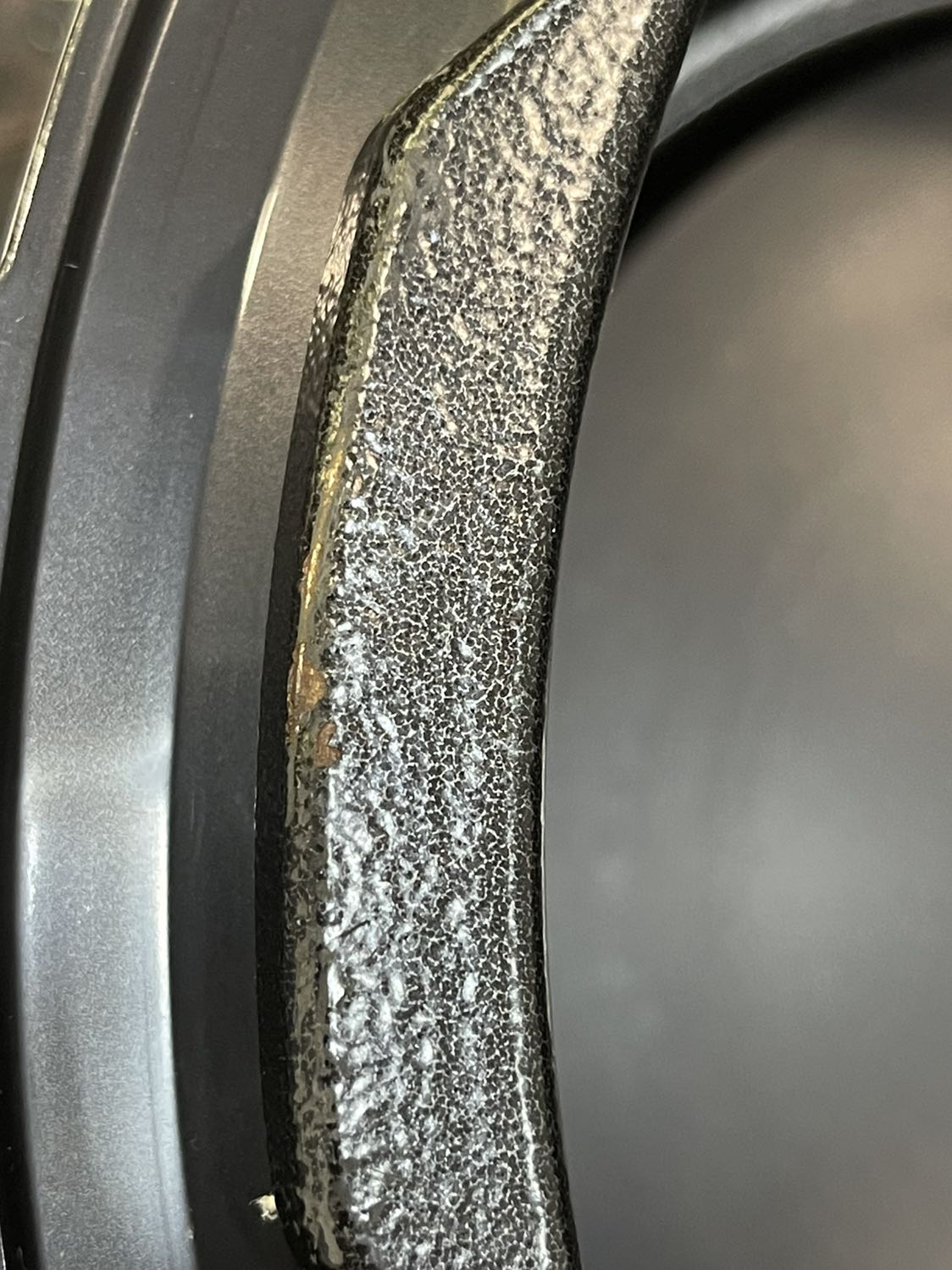 Tôi vừa mua nồi áp suất của Tiki, giờ mở ra sử dụng thì thấy như thế này 
Nhờ Tiki hỗ trợ đổi trả giúp tôi