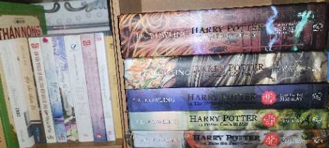 Cảm giác mỗi tập độ dày tăng gấp đôi,🤣🤣🤣 sách rất đẹp, đóng gói RẤT KĨ , lấy cái thùng to gấp 3 cuốn sách đóng gói là biết kĩ thế nào rồi, 10đ cho nhà sách, mong là sẽ ra 2 tập sau sớm hơn