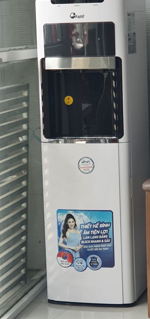 cây nước đẹp, hiện đại. shop rât nhiệt tình. dù hỏi rất nhiều van ko thấy khó chịu. cảm ơn shop nhiệt tình và tiki