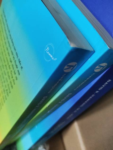 Nội dung sách của Thầy David chắc chắn không có vấn đề nhưng team đóng gói Tiki Hà Nội 5 thật sự tệ. Không hề có 1 lớp mút hay bong bóng bảo vệ sách dù giao dài ngày từ Hà Nội vào TP.HCM trong khi cuốn nào cũng dày và nặng. Các đơn giao từ Tiki TPHCM luôn được đóng gói cẩn thận khác biệt hoàn toàn. 
Sẽ không bao giờ bấm mua hàng nếu sách được đóng gói từ Tiki Hà Nội. Rút kinh nghiệm!