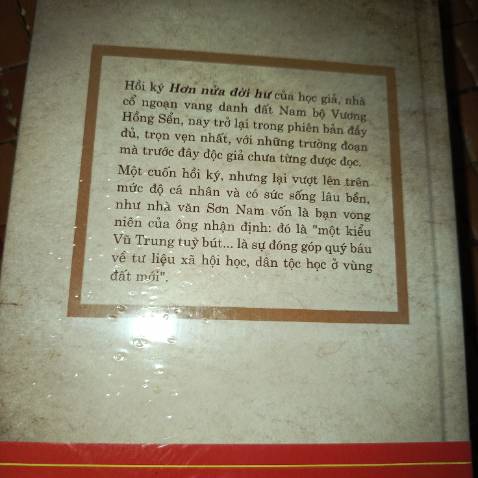 Tuyệt vời hơn nữa! Khi cầm quyển sách này trong tay của mình, một nguồn tư liệu rất quý từ học giả lừng danh Vương Hồng Sến.
 Xin trân trọng kính chào Bác! Đồng thời cảm ơn Tiki trading rất nhiều.