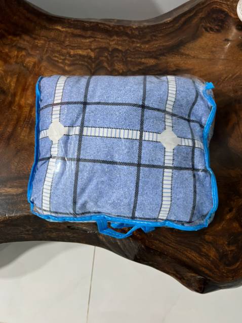 Giao hàng đúng hẹn, đúng quy cách nhưng không đúng màu đã đặt