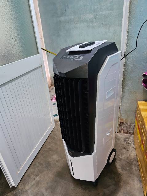 Máy chạy êm.Nhưng remote điều khiển từ xa ko dùng dc. Nhờ tiki đổi lại remote giúp.