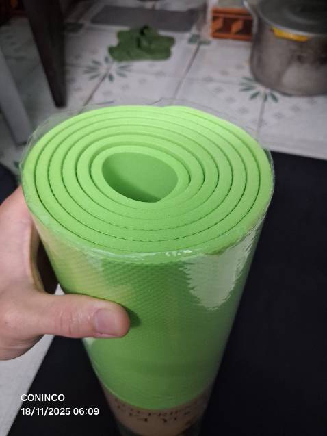 Độ bám sàn chắc. Chất mềm mại. Màu sắc đẹp. Hàng có vài lỗ.