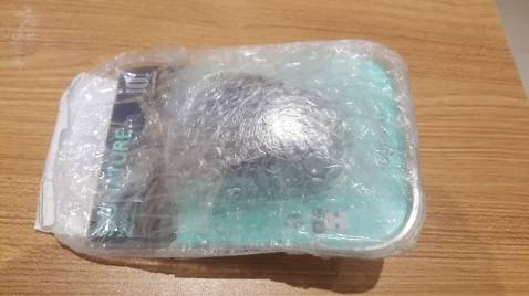 Lâu nay tôi hay dùng các loại chuột không dây của Logitech, vừa rồi để quên mất chuột M590 nên mua M650 dùng. Chuột nhỏ nhắn vừa tay tầm trung, nhạy, chính xác & rất êm không có tiếng ồn click. Bao bì đóng gói hàng thì hơi xấu, chắc là do Shop IT CHÍNH HÃNG tự đóng gói 🤣🤣🤣