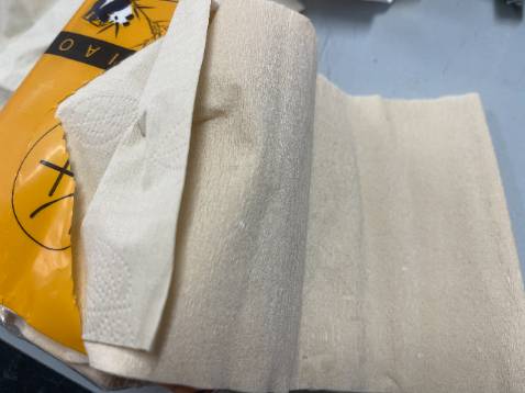 Trước tiên cảm ơn Tiki đã có chuyên mục này để tôi có điều kiện phản hồi lại chất lượng SP đặt mua. Tôi đã từng dùng loại giấy này rồi, vì tin tưởng tiki nên lần này tôi có đặt hàng qua công ty các bạn, xong tôi thật sự sốc vì chất lượng hàng quá kém! Cụ thế : trong một bịch giấy có hai loại giấy khác nhau được ghép xen kẽ nhau, chất lượng một tờ thì kém hơn những lần dùng trước còn một loại thì khẳng định luôn là hàng cực kỳ lởm (tôi sẽ chụp và gửi ảnh lên các bạn), tôi hy vọng với trách nhiệm và uy tín của công ty các bạn sẽ điều tra và giải thích cho tôi vấn đề trên là tại sao mặt hàng của Công ty lại kém đến như vậy? Rất mong nhận dược sự phản hồi từ Tiki, cảm ơn!