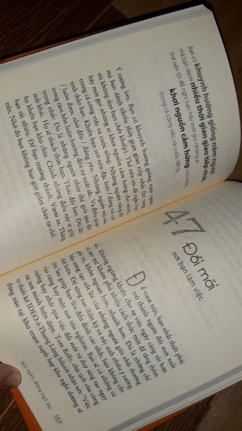 Tạm đc 5/10. Sách chỉ để tham khảo, lời khuyên cũng hay. Nhưng quá chung chung (kiểu bạn nên làm gì, phải như thế này hay thế kia). Kiến thức để biết thêm về những người nổi tiếng và các câu trích dẫn lời nói của họ.
Thay vì vậy mình thấy mua những cuốn sách đi sâu vào vấn đề và nội tâm để hiểu bản thân, tìm động lực các tiềm năng,... Sẽ bổ ích nhiều hơn.