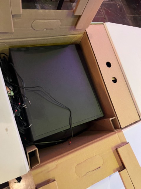 Bán hàng tốt. Hôm đầu mình đặt tiki now nhưng không giao được trong ngày tuy rằng đặt từ 10h sáng. 
Lúc giao thì trong 5 loa vệ tinh có 1 chiếc lỗi không lên. Rồi chờ đổi trả 1 bộ loa mới cứng. Mình thích cách làm việc của tiki nhưng có thể cho người hướng dẫn mình mở full 5 loa 1 lúc được không? Hiện tại Chỉ tối đa bật được 4 loa thôi. Rất cảm ơn nếu có người hướng dẫn!