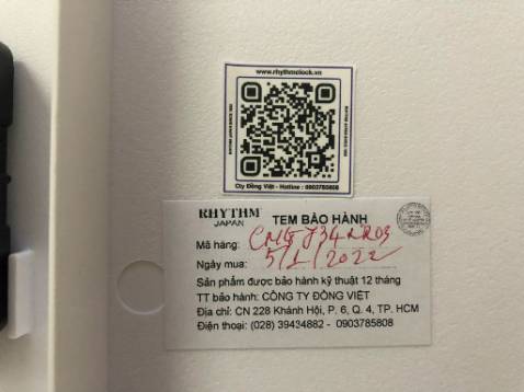 Có tem ghi ngày tháng bảo hành, có vẻ như hàng chính hàng. Tuy nhiên, shop trên Tiki trưng bày chỉ có 1 cái mẫu đồng hồ treo tường. Phải vào trang web của shop thì mới thấy được nhiều mẫu mã đồng hồ http://dongviet.vn/san-pham/dong-ho/page/8/?orderby=price