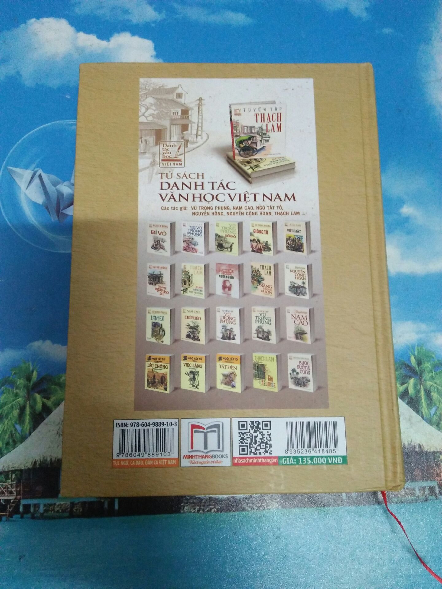 Vận chuyển nhanh, chất lượng ổn! Nhưng khâu đóng gói còn chưa chắc chắn lắm nên có vài góc của sách bị ảnh hưởng. Shop cần chú ý thêm! Cám ơn shop.