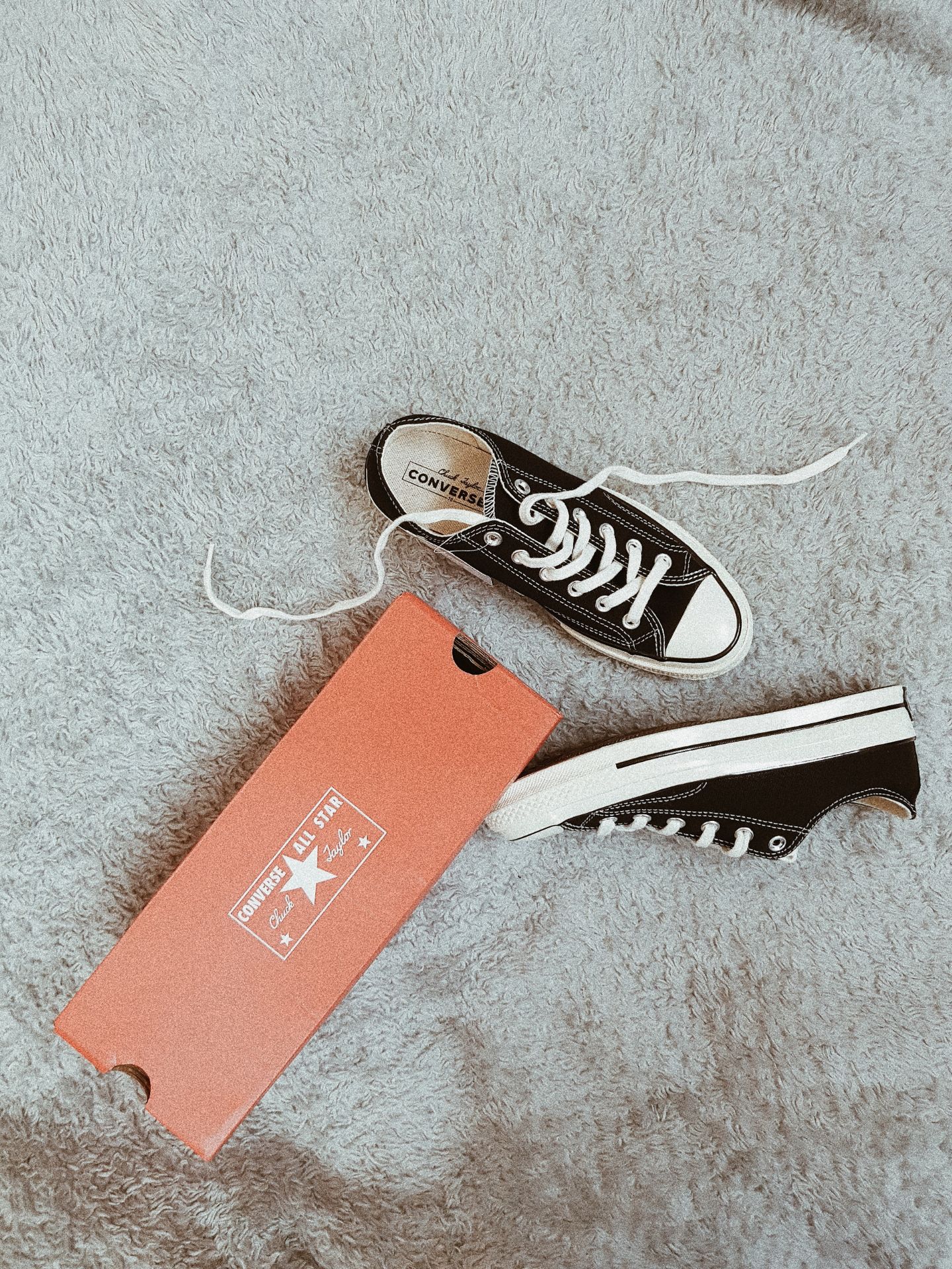 Mình mua khi có mã giảm 500k nhà phân phối là Buzz Sneaker, thì nhận được giày một vài lỗi và phiên bản 2018 chứ ko phải bản 2019 được lên kệ mới nhất, tuy nhiên 5* vì giao hàng nhanh, đóng gói cực cẩn thận, và giày đi ok, real 100% nha mọi người, không phải lămg tăng về việc đó.