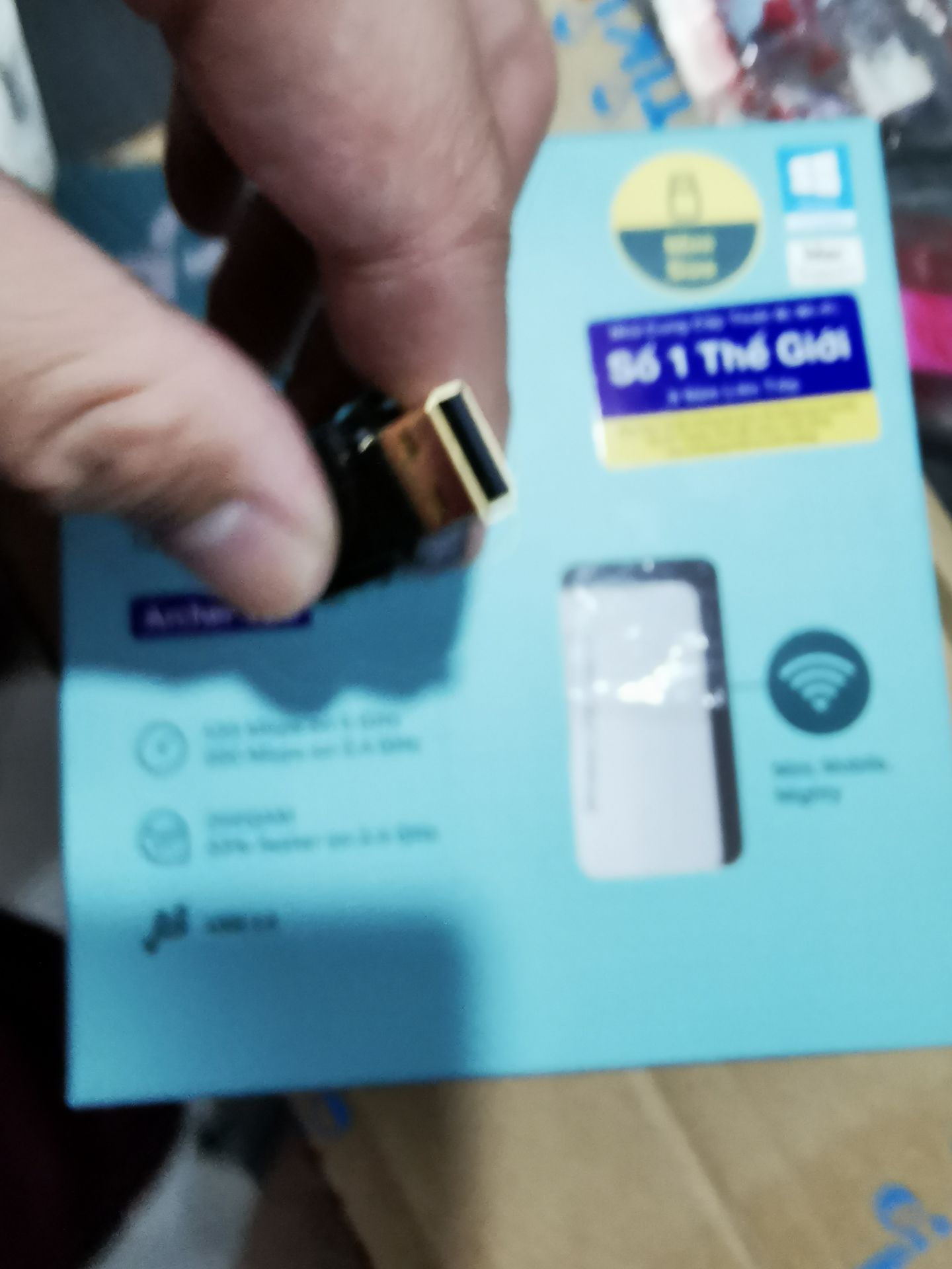 tiki now giao hàng sớm, hàng được bao bọc tốt. có tem niêm phong của đại lý, sản phẩm sử dụng rất ok. có kèm đĩa driver, sách hướng dẫn, win10 thì đút vào xài lun thôi. 
vì mới sài nên chưa biết sẽ có lỗi gì sau này không.
- người dùng Long An.