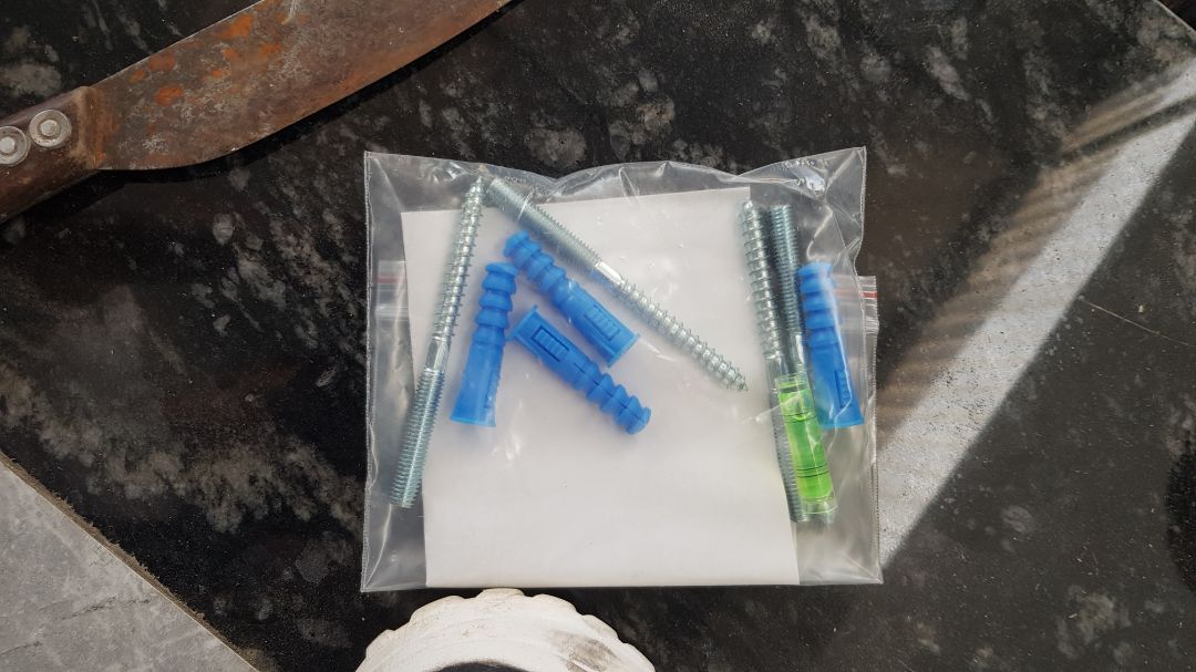 giao hàng đúng mẫu mã, shop khá có tâm nên gửi theo cái li vô. theo mình shop nên gửi theo cái lục giác bằng sắt bẹt mỏng để vặn vít vô cho dễ thay thế cái li vô kia thì hơn. Thanks shop giao hàng đúng mẫu mã, shop khá có tâm nên gửi theo cái li vô. theo mình shop nên gửi theo cái lục giác bằng sắt bẹt mỏng để vặn vít vô cho dễ thay thế cái li vô kia thì hơn. Thanks shop