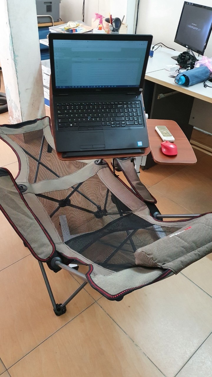 Sản phẩm tốt, dễ xếp gọn, nằm thỏa mái
( loay hoay một lúc mới biết cách ngửa ghế sang kiểu nằm )
Kết hợp với bàn di động nhỏ gọn ( cùng nhà cung cấp) để làm việc kiểu nằm, giảm áp lực lưng, cả hai gấp gọn mang theo ô tô rất tiện
