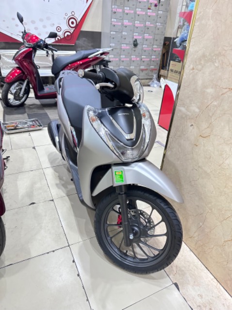 Bộ phận chăm sóc tốt. Mình đặt 1h đêm ngày 5/5 sáng 6/5 cửa hàng vừa nhắn *** vừa gọi trực tiếp đến lấy. Anh chị nào trong hãng cũng dễ thương. Thắc mắc gì các anh chị cũng hỗ trợ. Quá tịt vời Bộ phận chăm sóc tốt. Mình đặt 1h đêm ngày 5/5 sáng 6/5 cửa hàng vừa nhắn *** vừa gọi trực tiếp đến lấy. Anh chị nào trong hãng cũng dễ thương. Thắc mắc gì các anh chị cũng hỗ trợ. Quá tịt vời