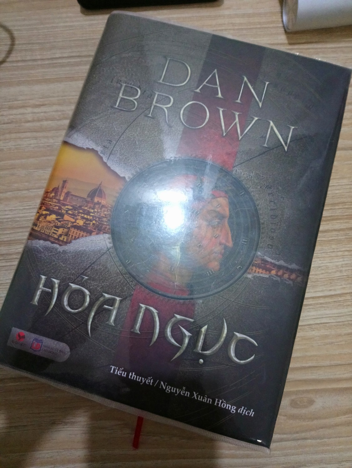 Sách của Mr Dan, tuy hay và thú vị nhưng dài quá, đọc mãi chưa xong, do mình lười quá :)).