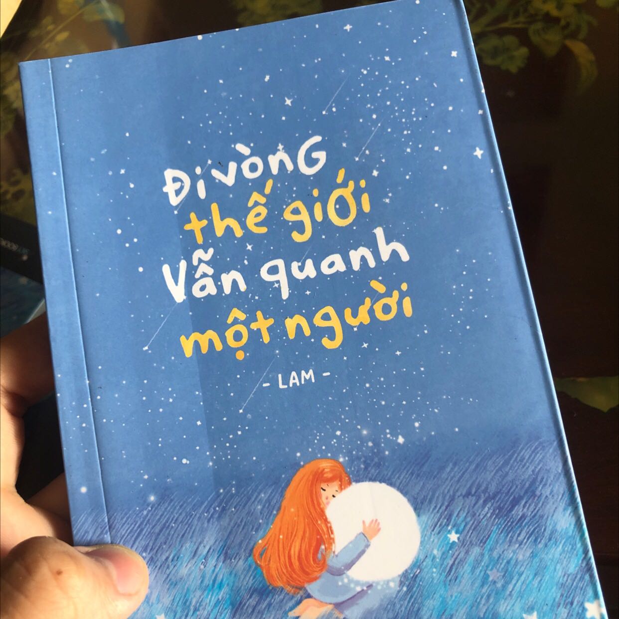 Tiki dạo này làm ăn sao vậy? Đợt trước đặt sách thấy gói hàng sơ sài là đã bực lắm rồi, đợt này vẫn y chang như vậy là sao? Ngóng lên ngóng xuống mà đóng gói hàng tệ thật sự. Mua bao nhiêu quyển mà để thẳng cả trong hộp. Ngay cả cái bọc chống sốc cũng không có, bìa sách bị nhăn, bẩn. Tính đem đi tặng mà sách như này thật sự là không dám tặng luôn ấy :) khó chịu thật sự.