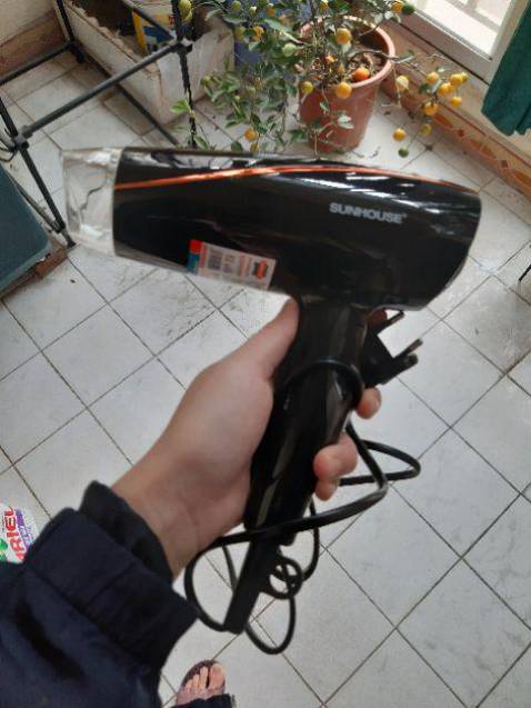 Shop bọc hành cẩn thận, hàng giao nhanh chóng. Dùng thử ok 3 nấc nóng lạnh vừa hoạt động tốt sấy mạnh đủ dùng, hình thức khá ổn.