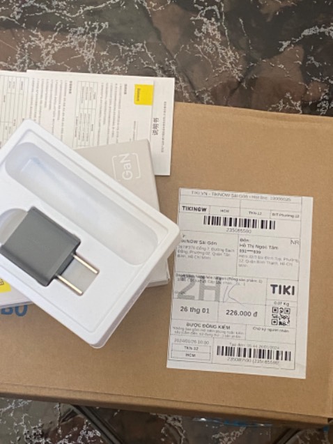 mua set cốc và cáp sạc mà mở ra có mỗi cốc ???