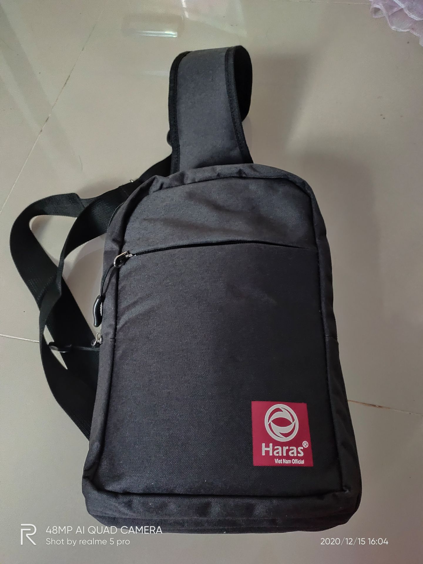 sản phẩm nhìn giống mẫu . đẹp . kích thước đối với mình thì đủ dùng. đáng mua.....