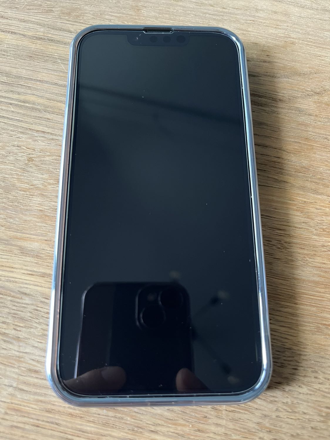 Mẫu mã đóng gói rất chỉnh chu, chất lượng thì có lẽ cũng đủ bảo vệ màn hình ở mức độ nào đó so với giá trị của nó chứ đương nhiên k thể lấy búa đập để thử hỉ?