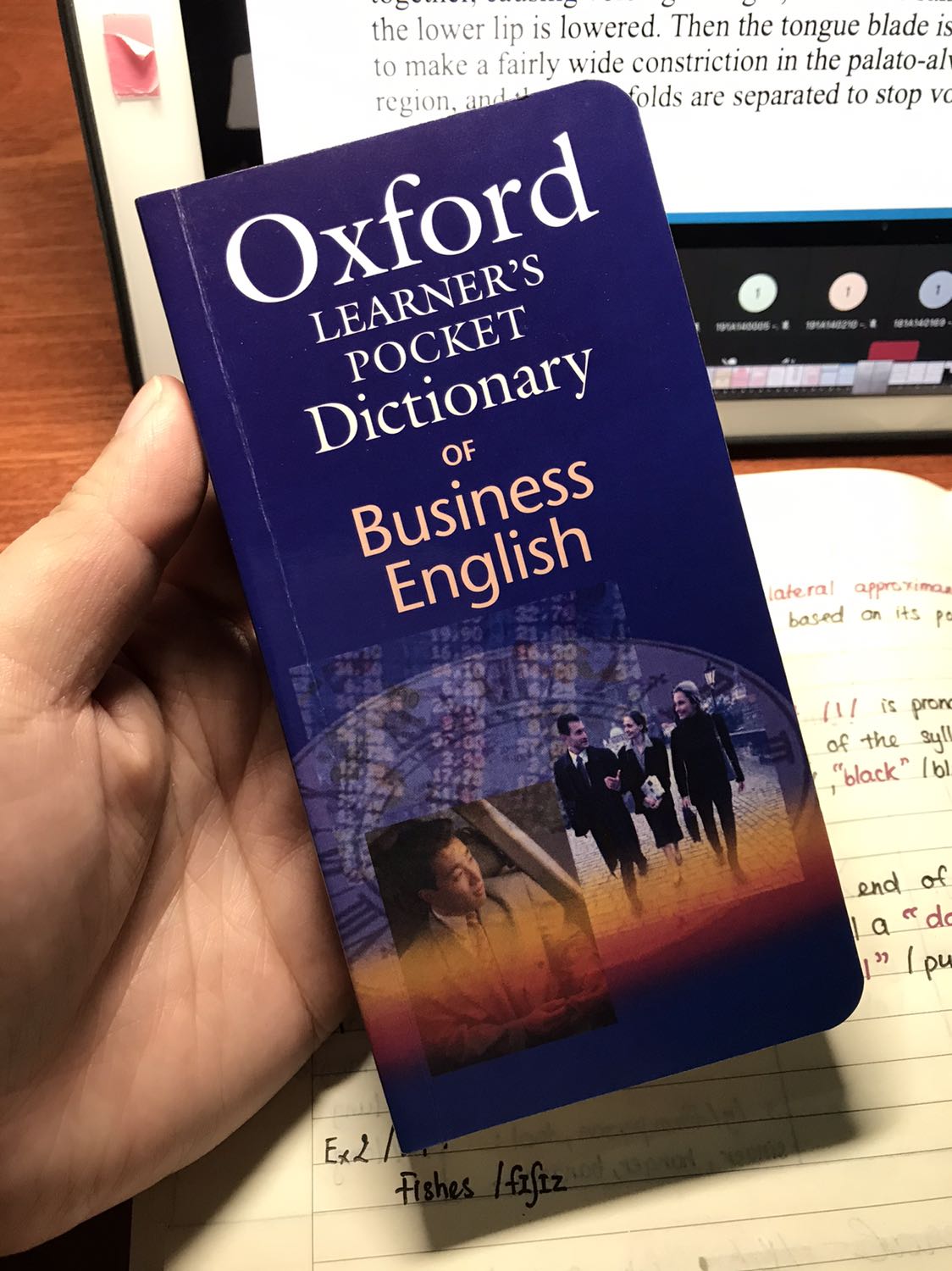 Sách mới, hình thức đẹp, nhỏ gọn nhưng khá đầy đủ từ vựng hữu ích, cũng tiện để mình mang theo bên người khi đi học. Giá cũng hợp lý. Tiki giao hàng nhanh, nhân viên lịch sự, mình rất hài lòng về dịch vụ lần này nên cho Tiki 5 sao