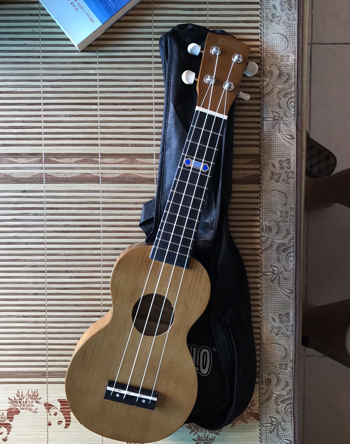 Vẫn chuyển tốt, đàn đẹp, chi tiết tốt ?